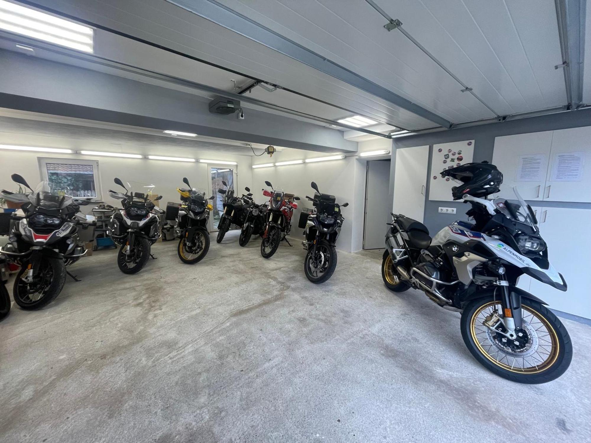 Alpen-Hostel - Apartment Talstation Mit Motorradvermietung Μέμμινγκεν Εξωτερικό φωτογραφία